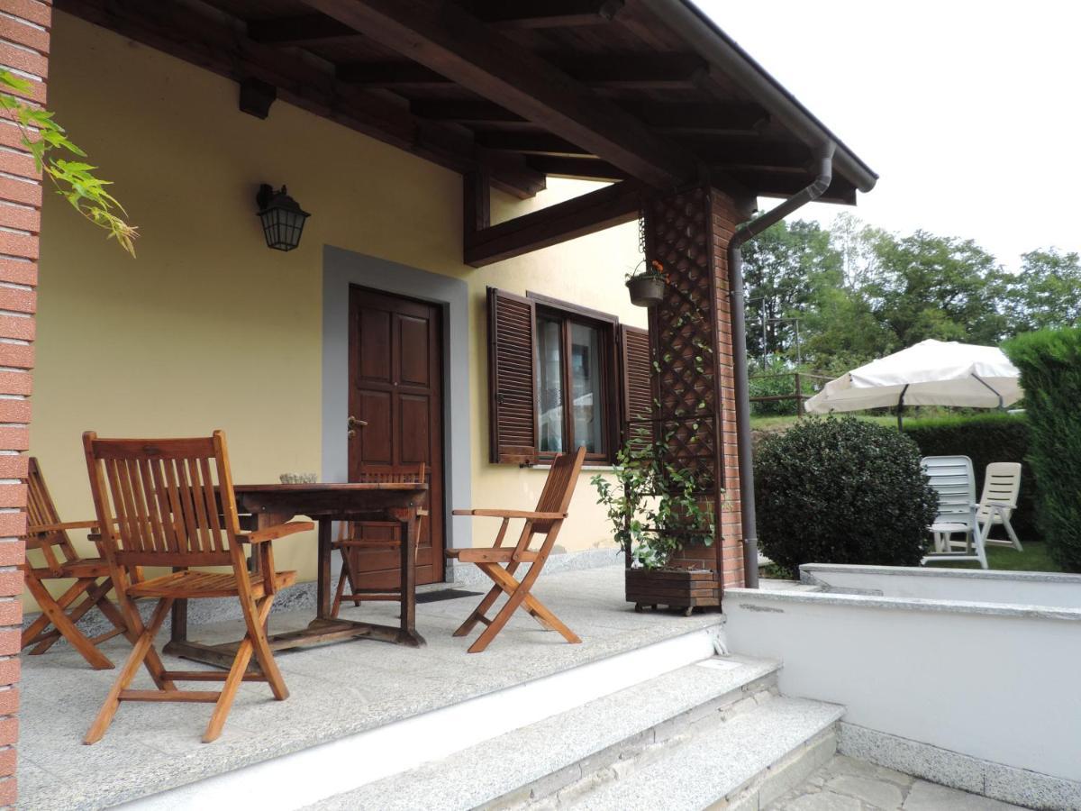 Casa Vacanza Il Glicine Casale Corte Cerro Exteriör bild