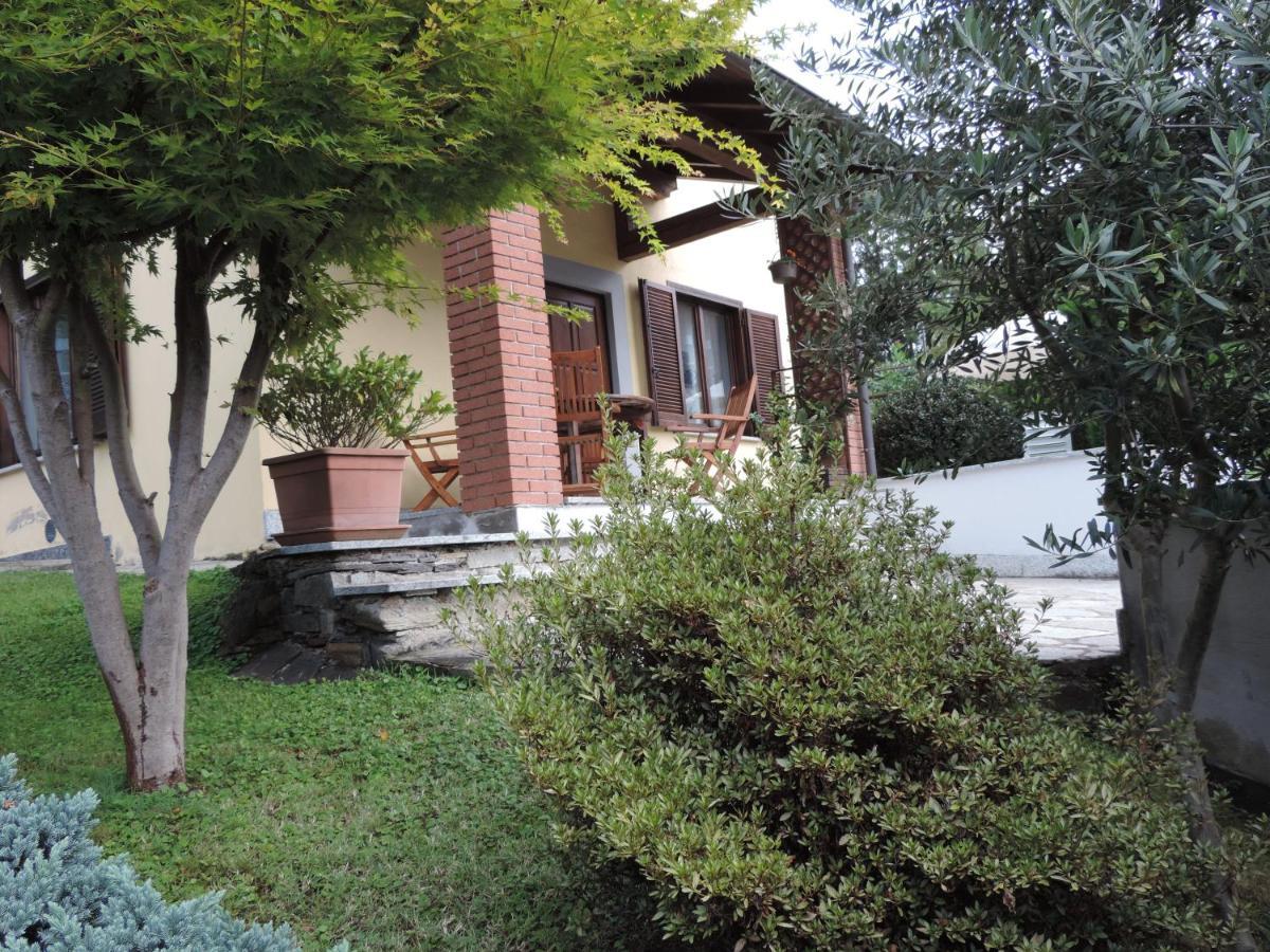 Casa Vacanza Il Glicine Casale Corte Cerro Exteriör bild