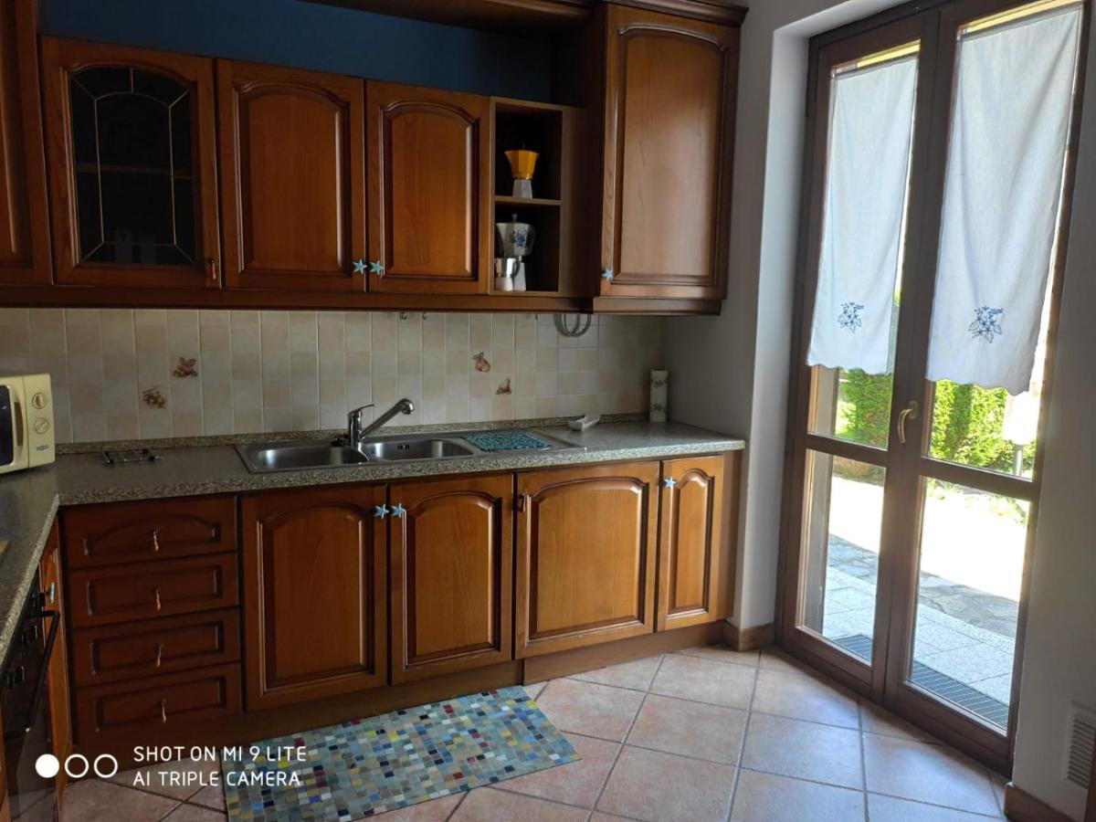 Casa Vacanza Il Glicine Casale Corte Cerro Exteriör bild