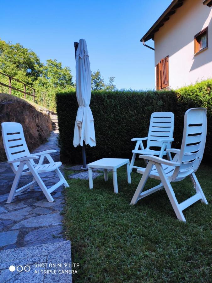 Casa Vacanza Il Glicine Casale Corte Cerro Exteriör bild
