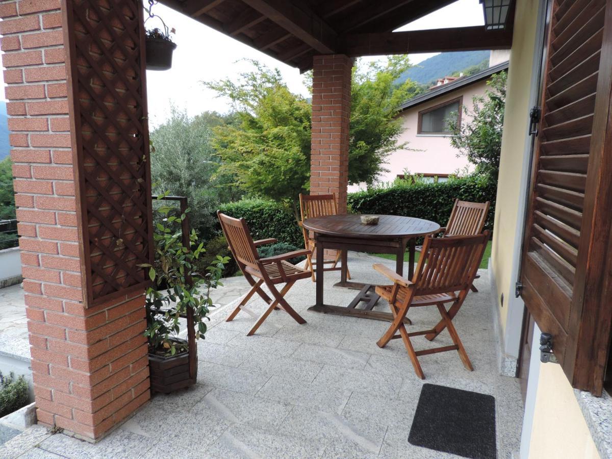 Casa Vacanza Il Glicine Casale Corte Cerro Exteriör bild