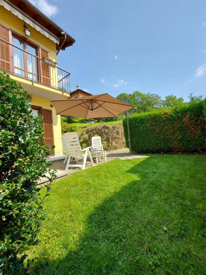 Casa Vacanza Il Glicine Casale Corte Cerro Exteriör bild