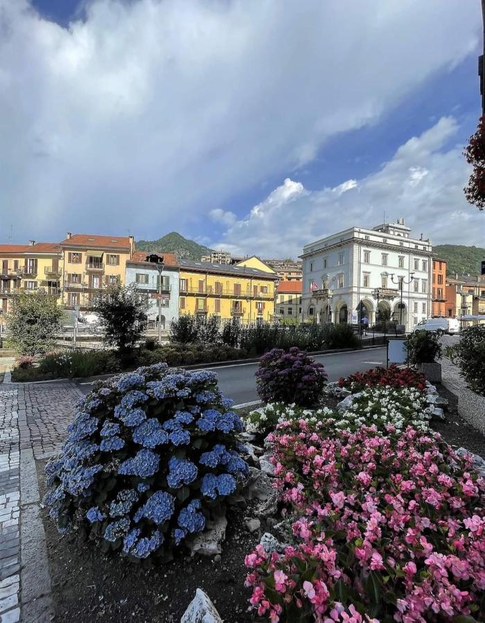 Casa Vacanza Il Glicine Casale Corte Cerro Exteriör bild