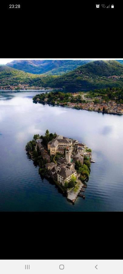 Casa Vacanza Il Glicine Casale Corte Cerro Exteriör bild