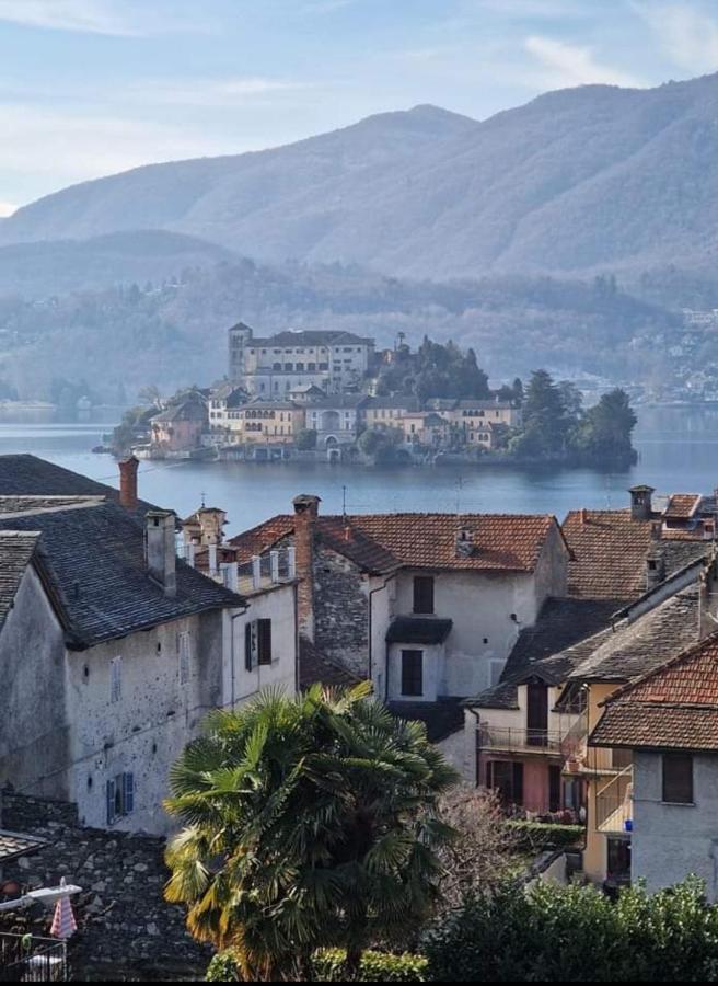 Casa Vacanza Il Glicine Casale Corte Cerro Exteriör bild