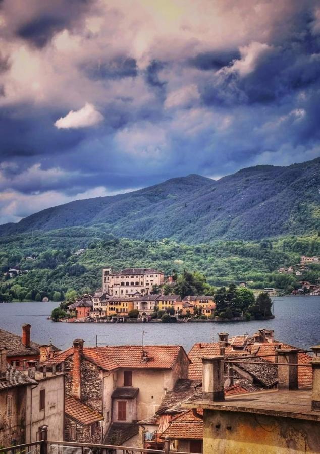 Casa Vacanza Il Glicine Casale Corte Cerro Exteriör bild