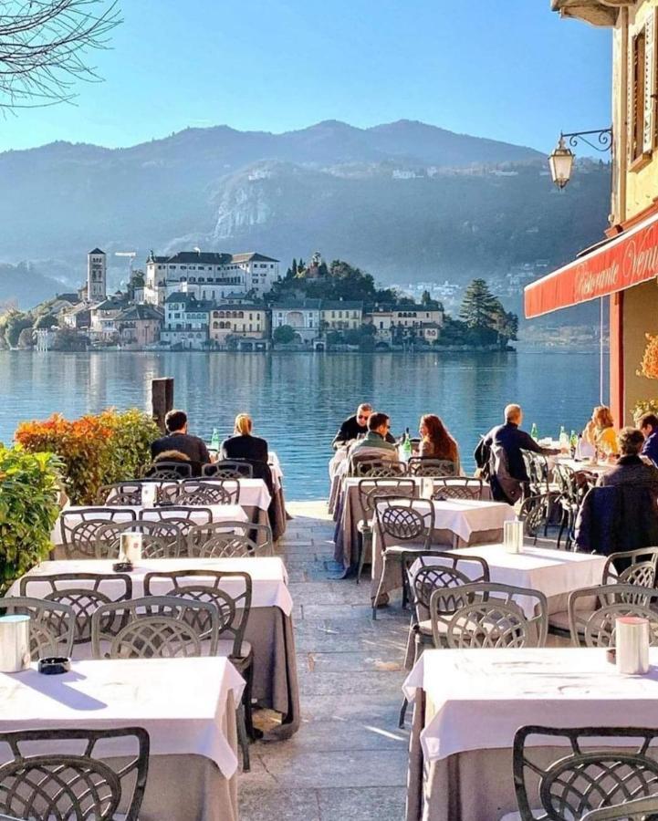 Casa Vacanza Il Glicine Casale Corte Cerro Exteriör bild