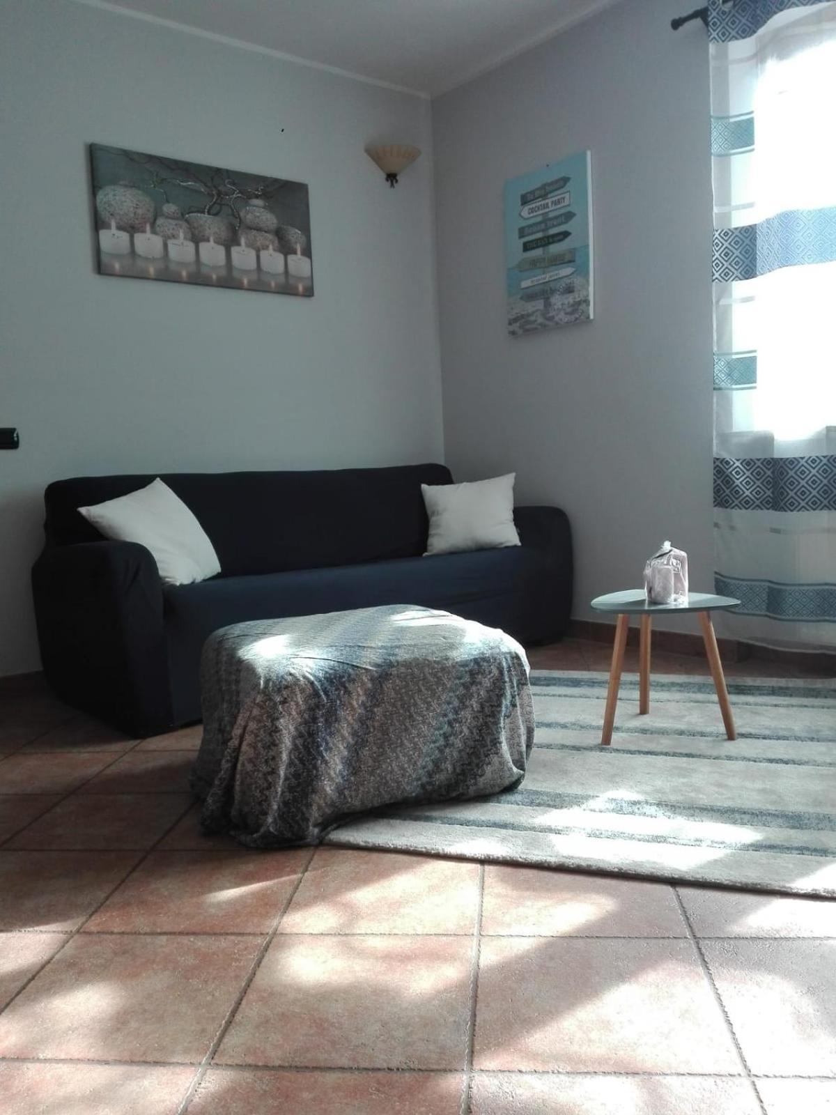 Casa Vacanza Il Glicine Casale Corte Cerro Exteriör bild