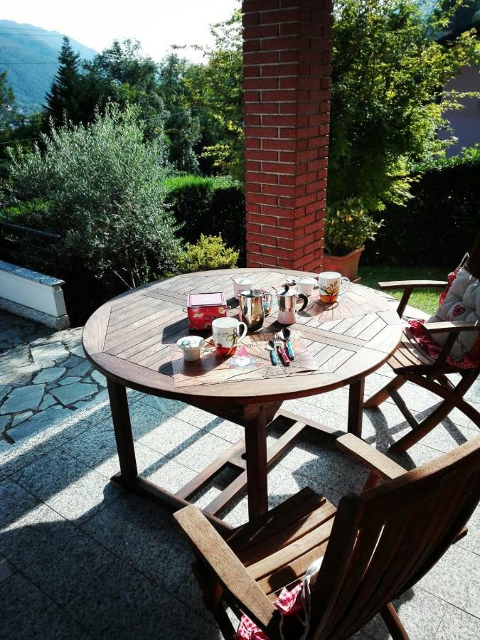 Casa Vacanza Il Glicine Casale Corte Cerro Exteriör bild