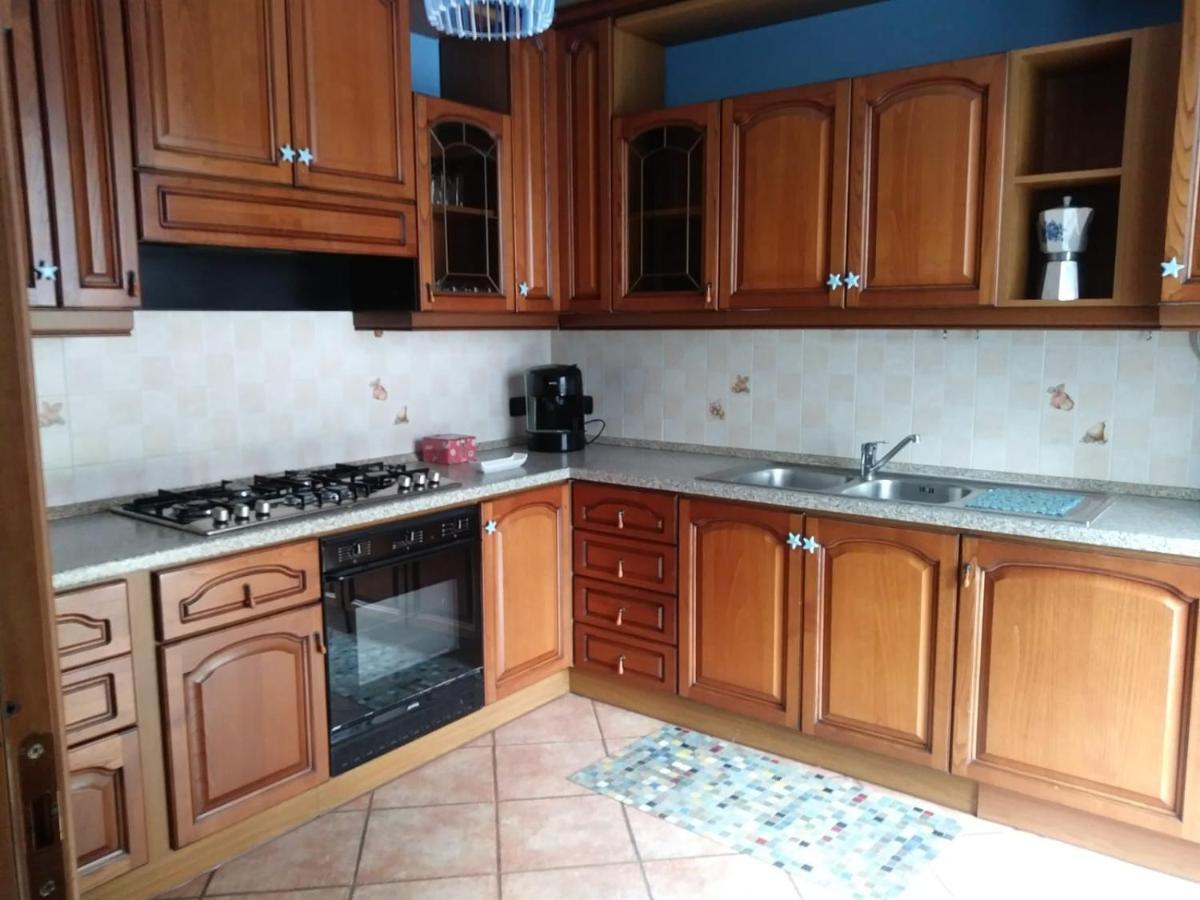 Casa Vacanza Il Glicine Casale Corte Cerro Exteriör bild