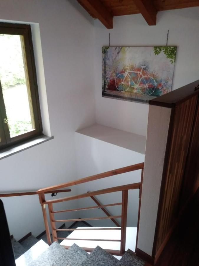 Casa Vacanza Il Glicine Casale Corte Cerro Exteriör bild