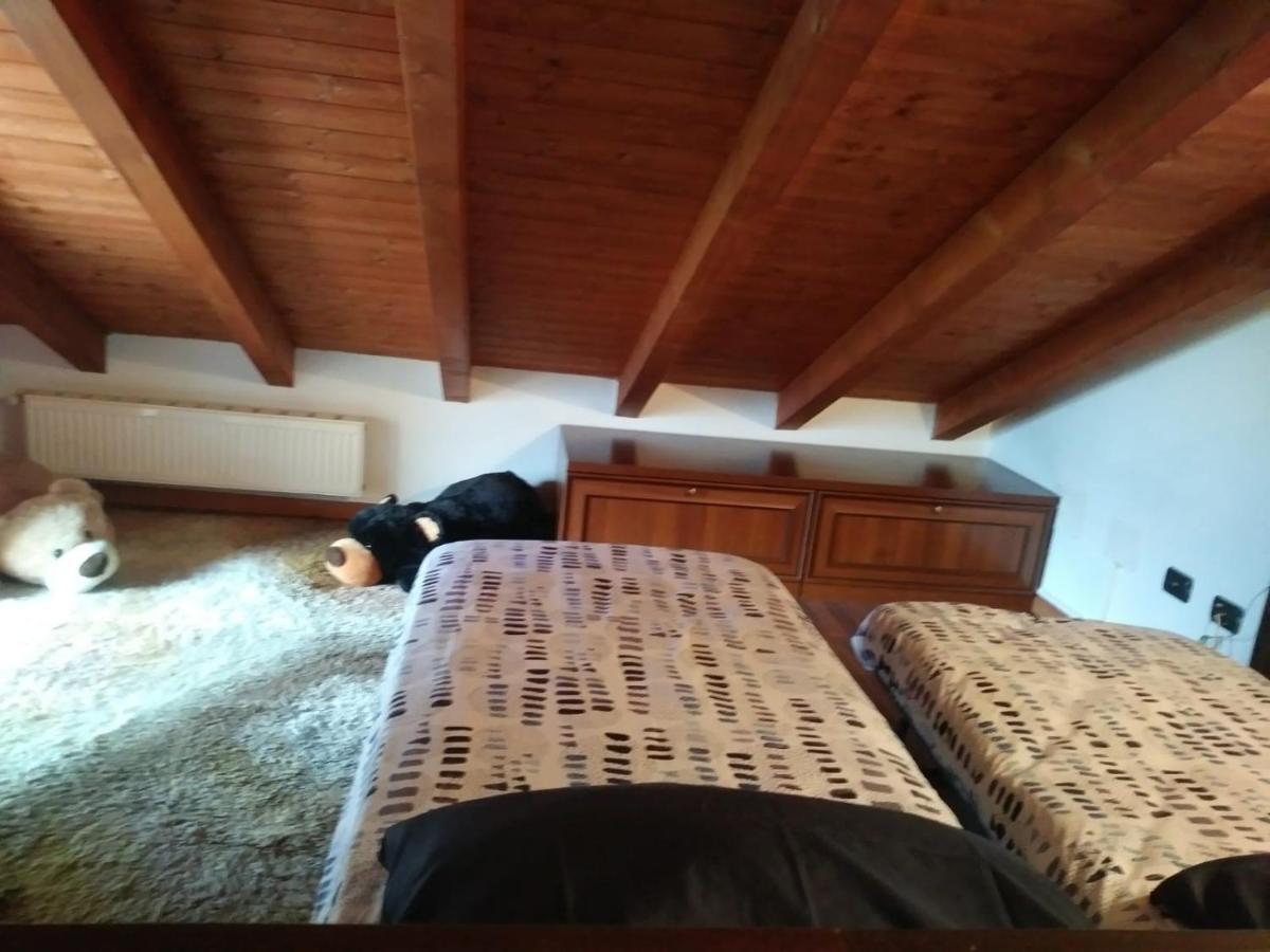 Casa Vacanza Il Glicine Casale Corte Cerro Exteriör bild