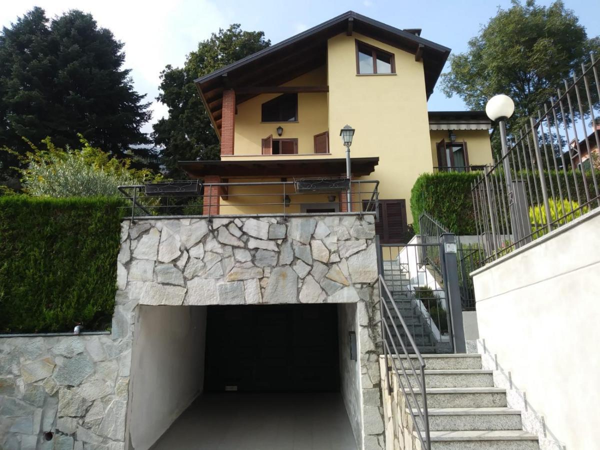 Casa Vacanza Il Glicine Casale Corte Cerro Exteriör bild